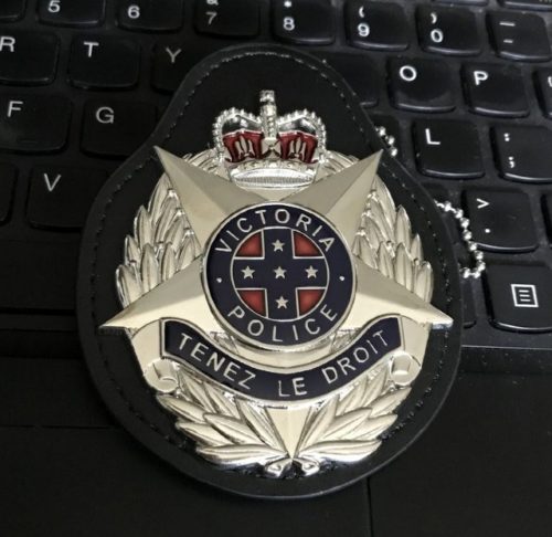 Australian Victoria Police Force Badge TENEZ LE DROIT With Leather Holder