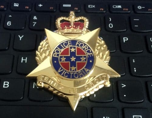 Australian Victoria Police Force Badge Tenez Le Droit (gold)